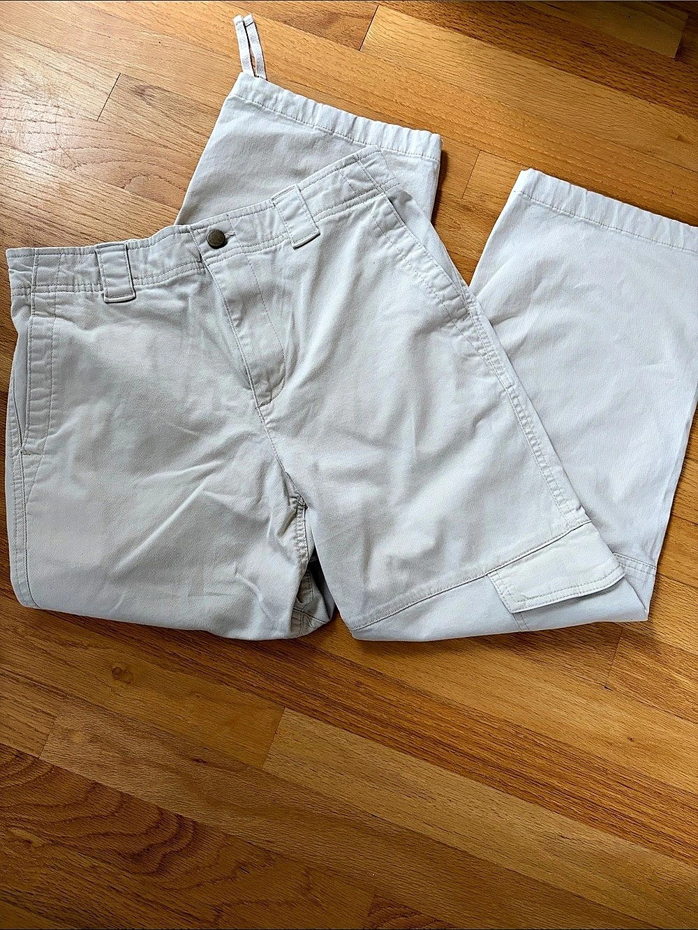 Women’s Old Navy Cargo  Pants in cream Size Medium